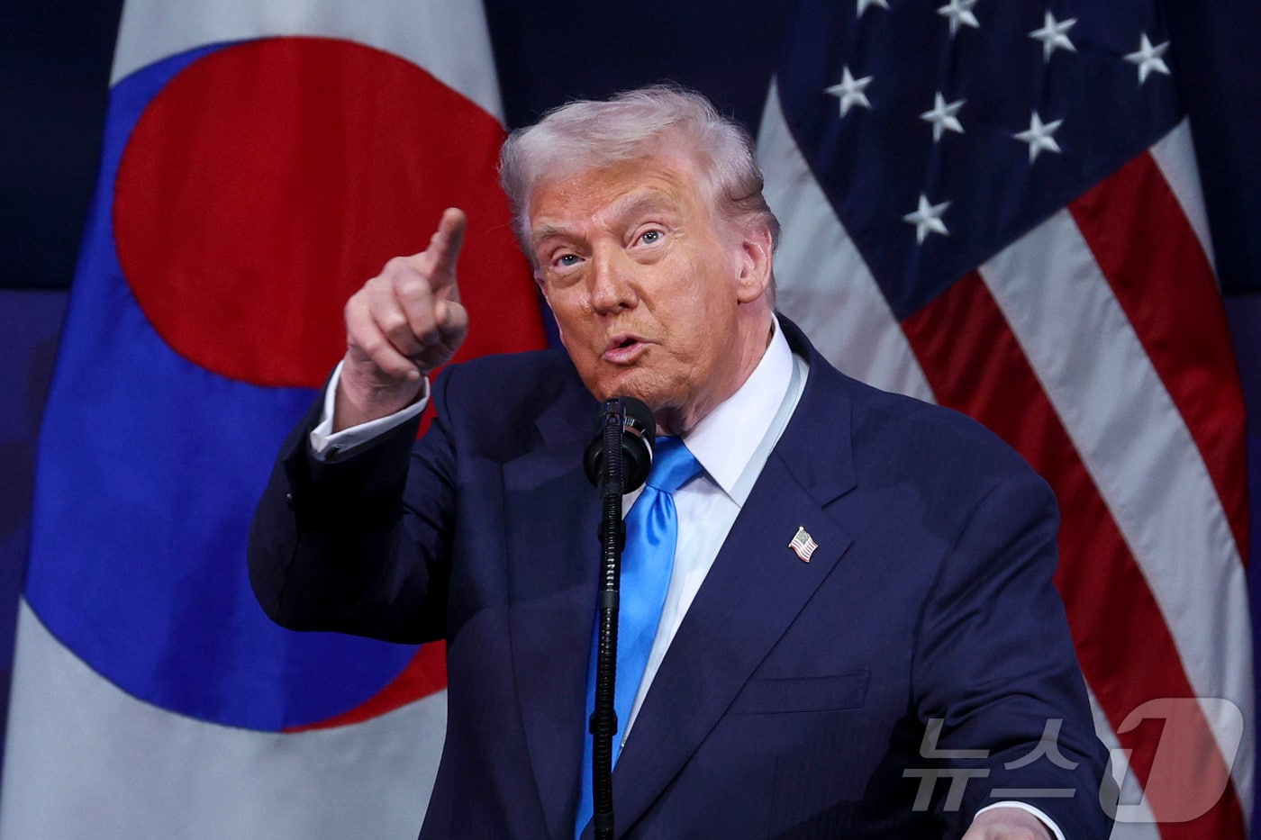 도널드 트럼프 미국 대통령이 29일 경북 경주 예술의전당에서 열린 '2025 아시아태평양경제협력체 최고경영자 서밋(APEC CEO SUMMIT)'에 참석해 정상 특별연설 하고 있다. (공동취재) 2025.10.29/뉴스1 ⓒ News1 김민지 기자