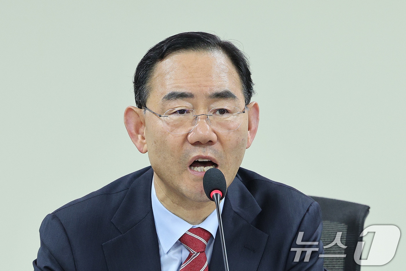 주호영 국민의힘 의원이 지난달 29일 서울 여의도 국회 의원회관에서 열린 트럼프 행정부 관세 인상: '대구·경북' 자동차부품업계의 위기와 정부·지자체 대응 전략 간담회에서 인사말을 하고 있다. 2025.10.29/뉴스1 ⓒ News1 신웅수 기자