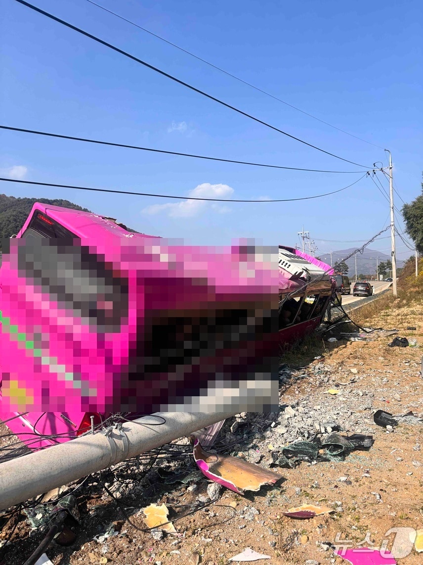 강원 평창 진부면의 한 도로 사고 현장.(강원도소방본부 제공, 재판매 및 DB금지)