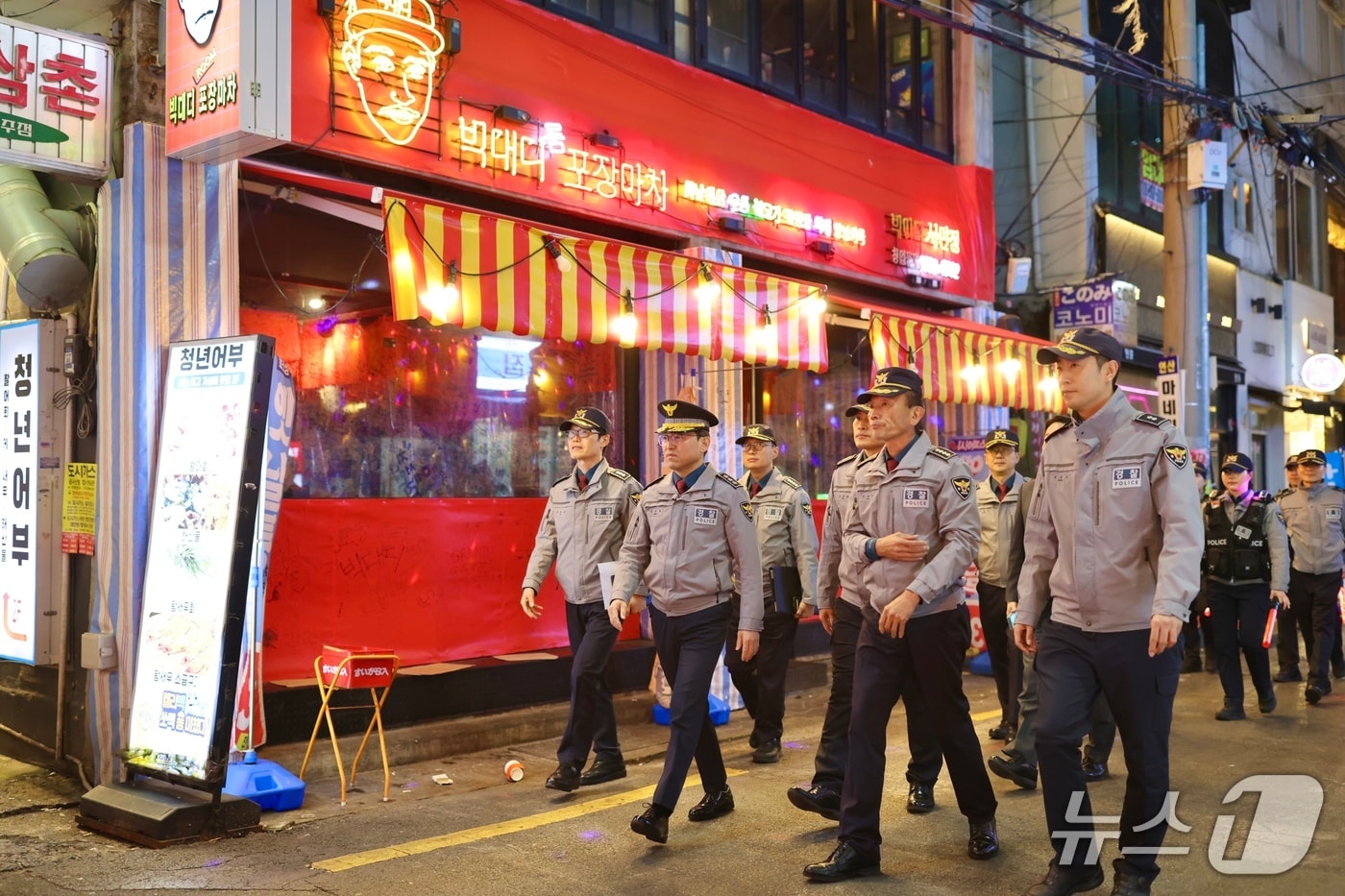 오는 31일 핼러윈데이를 앞두고 서면 등 주요 번화가를 점검하는 부산 경찰 (부산경찰청 제공. 재판매 및 DB금지)