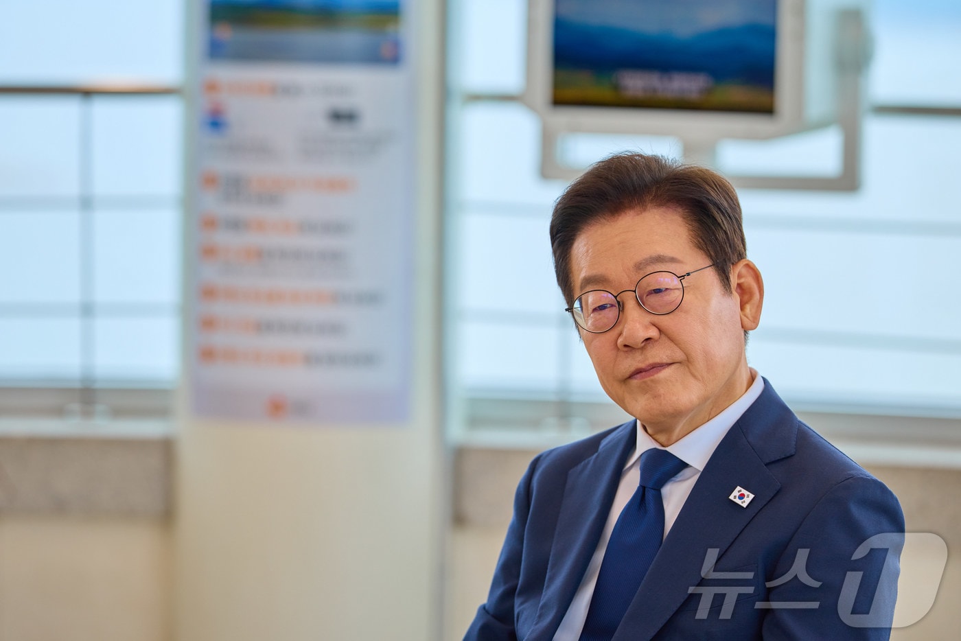 이재명 대통령이 지난 3일 인천 강화군 강화평화전망대에서 실향민 및 가족과 간담회를 하고 있다. (대통령실 제공. 재판매 및 DB 금지) 2025.10.3/뉴스1 ⓒ News1 이재명 기자