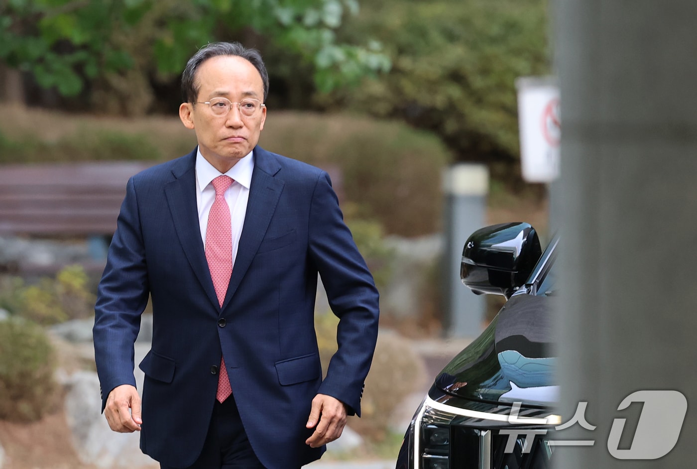 국회의 계엄해제 의결을 방해한 의혹을 받는 추경호 전 국민의힘 원내대표가 지난 10월 30일 오전 서울 서초구 서울고등검찰청에 마련된 내란 특검팀(특별검사 조은석) 사무실에서 피의자 신분으로 조사를 받기 위해 출석하고 있다. 2025.10.30/뉴스1 ⓒ News1 오대일 기자