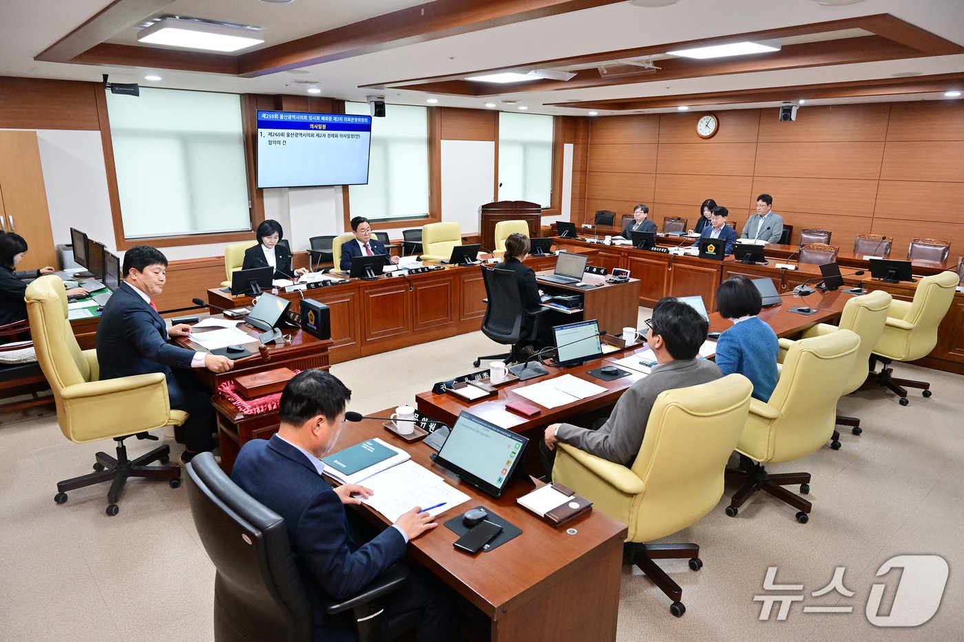 울산시의회 의회운영위원회는 30일 시의회 회의실에서 의회운영위원회를 열고 제2차 정례회 의사일정 협의의 건을 심사하여 원안가결 했다.(울산시의회 제공. 재판매 및 DB금지)/뉴스1