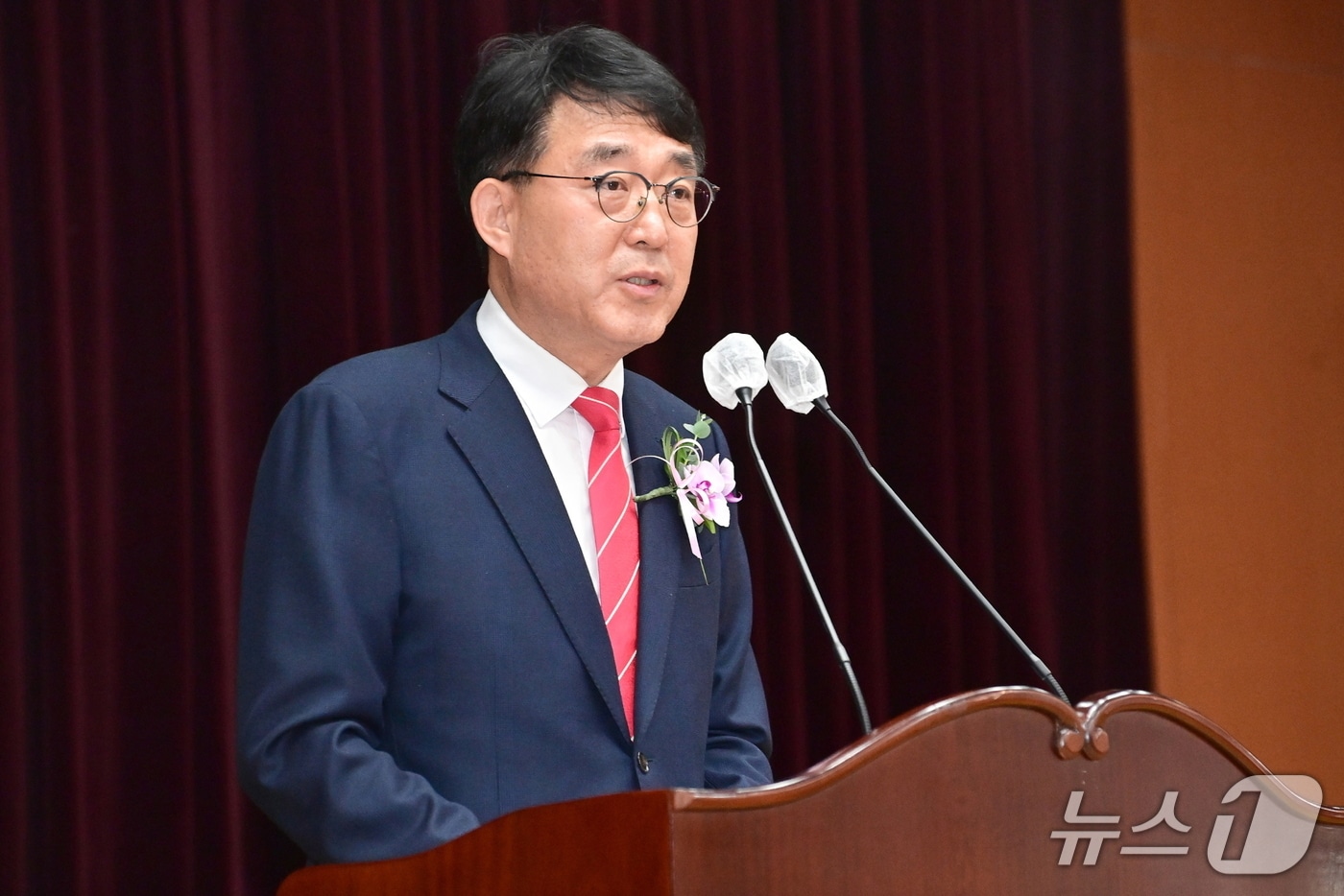 차석호 진주시 부시장이 31일 시청 시민홀에서 열린 퇴임식에서 인사말을 하고 있다&#40;진주시 제공. 재판매 및 DB금지&#41;. 2025. 10.31