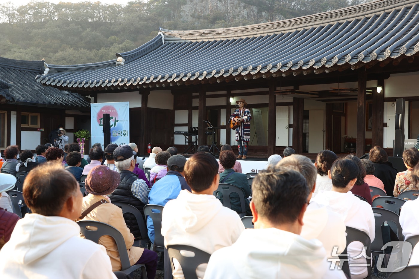 31일 4대 종단이 함께한 '평화 음악회'가 전북 진안군 성수면에 소재한 원불교 좌포교당에서 군민 300여명이 참여한 가운데 열렸다.(진안군제공. 재판매 및 DB금지)2025.10.31/뉴스1