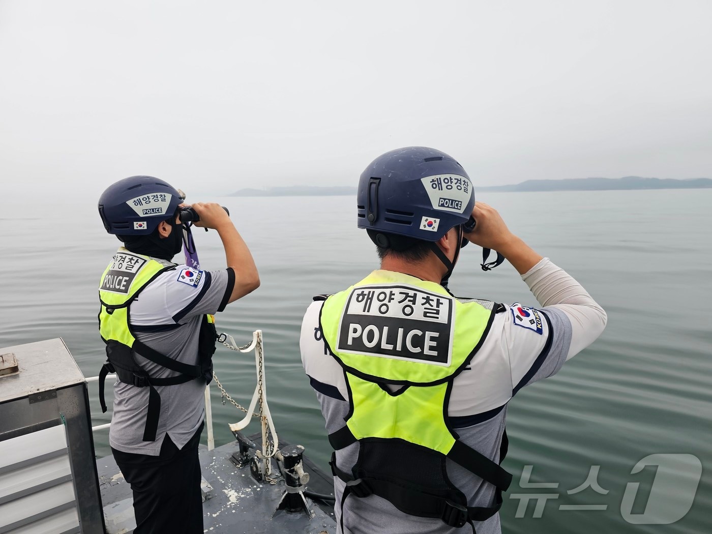 해경이 바다를 수색하는 모습.(태안해경 제공. 재판매 및 DB금지)/뉴스1