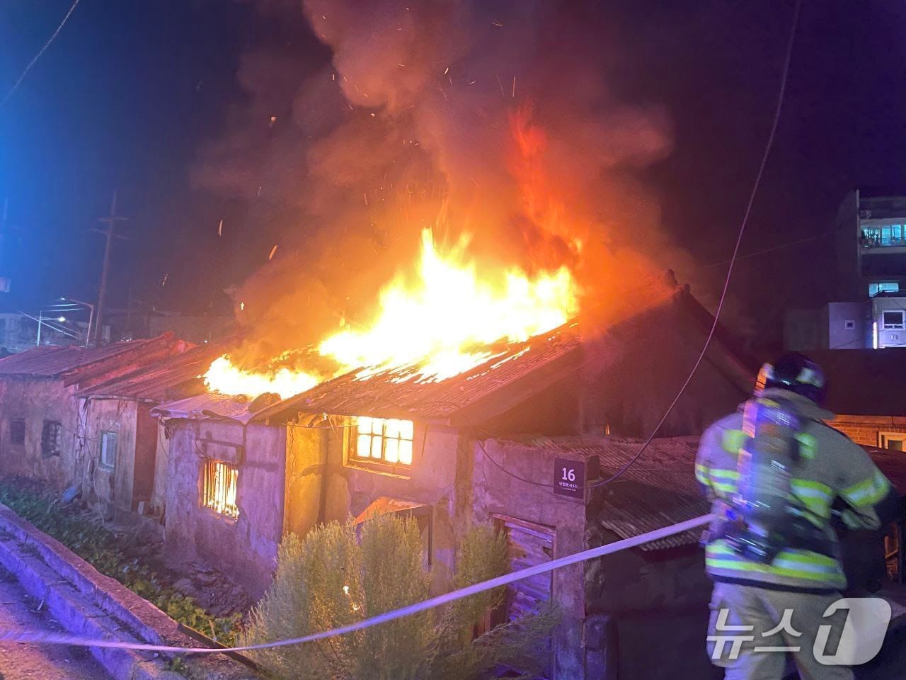 화재 현장. (경기도소방재난본부 제공. 재판매 및 DB 금지) 2025.10.4/뉴스1
