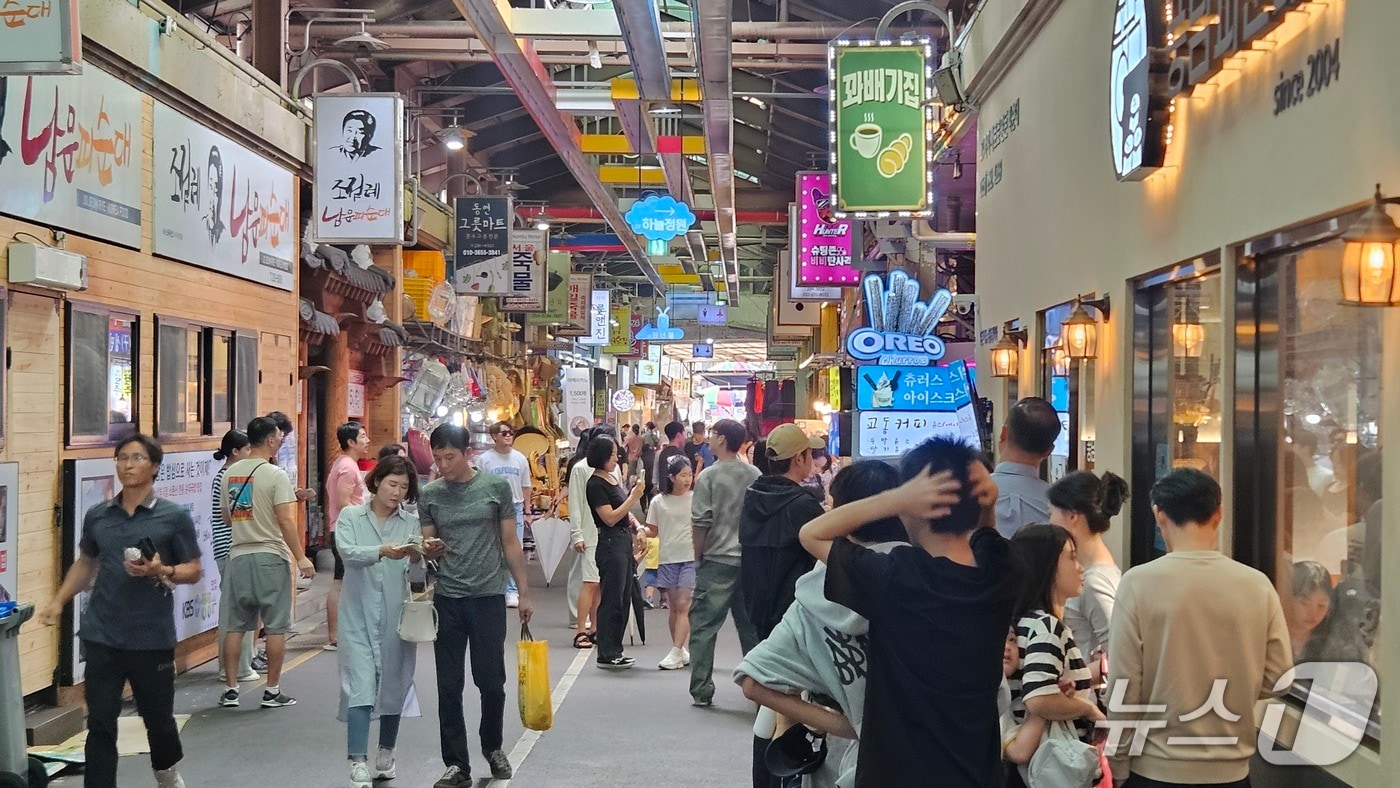 북적이는 전주남부시장. 2025.10.5/뉴스1 신준수 기자