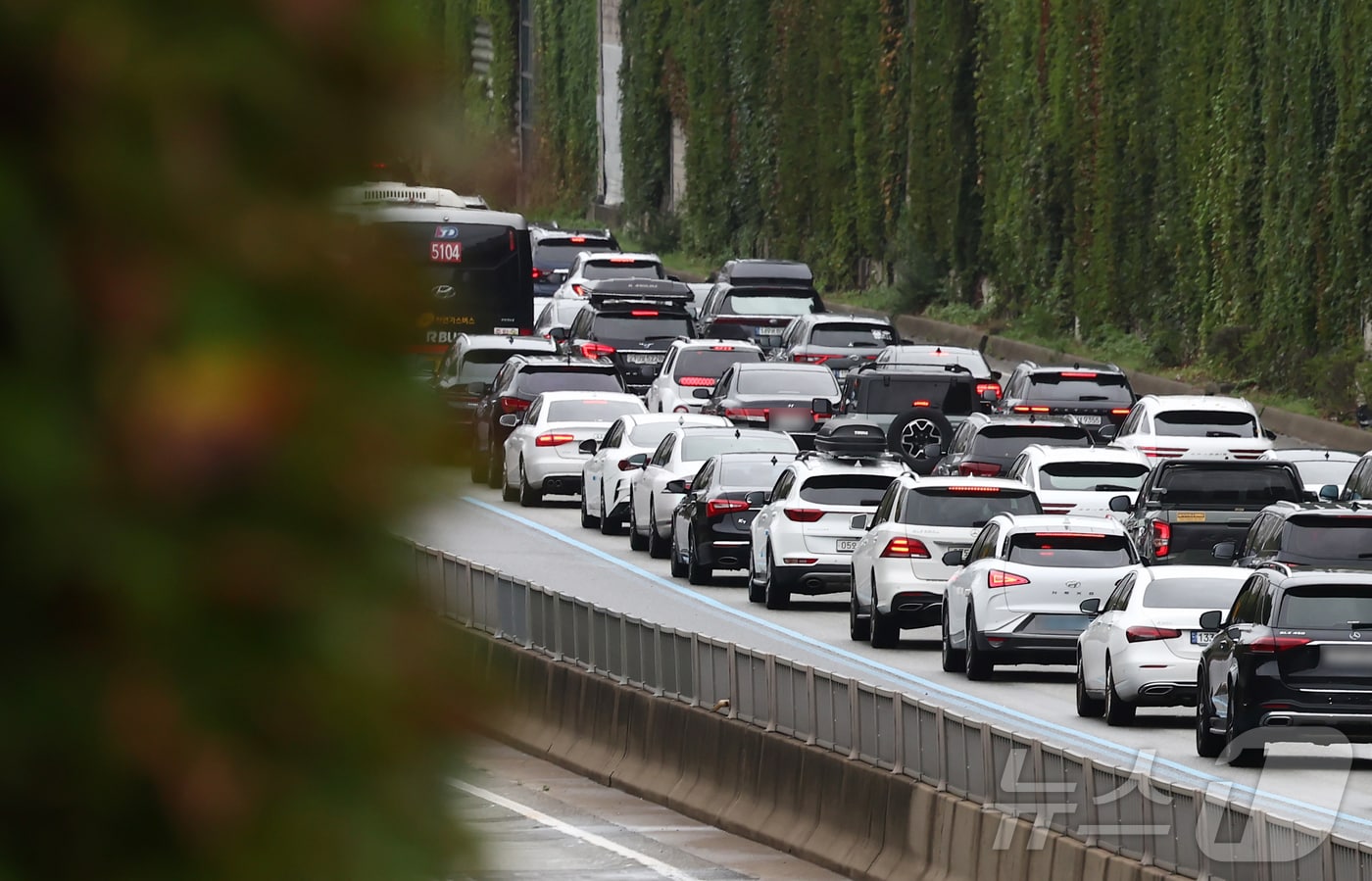 귀성길에 오른 차량이 정체된 모습.(뉴스1DB)/뉴스1