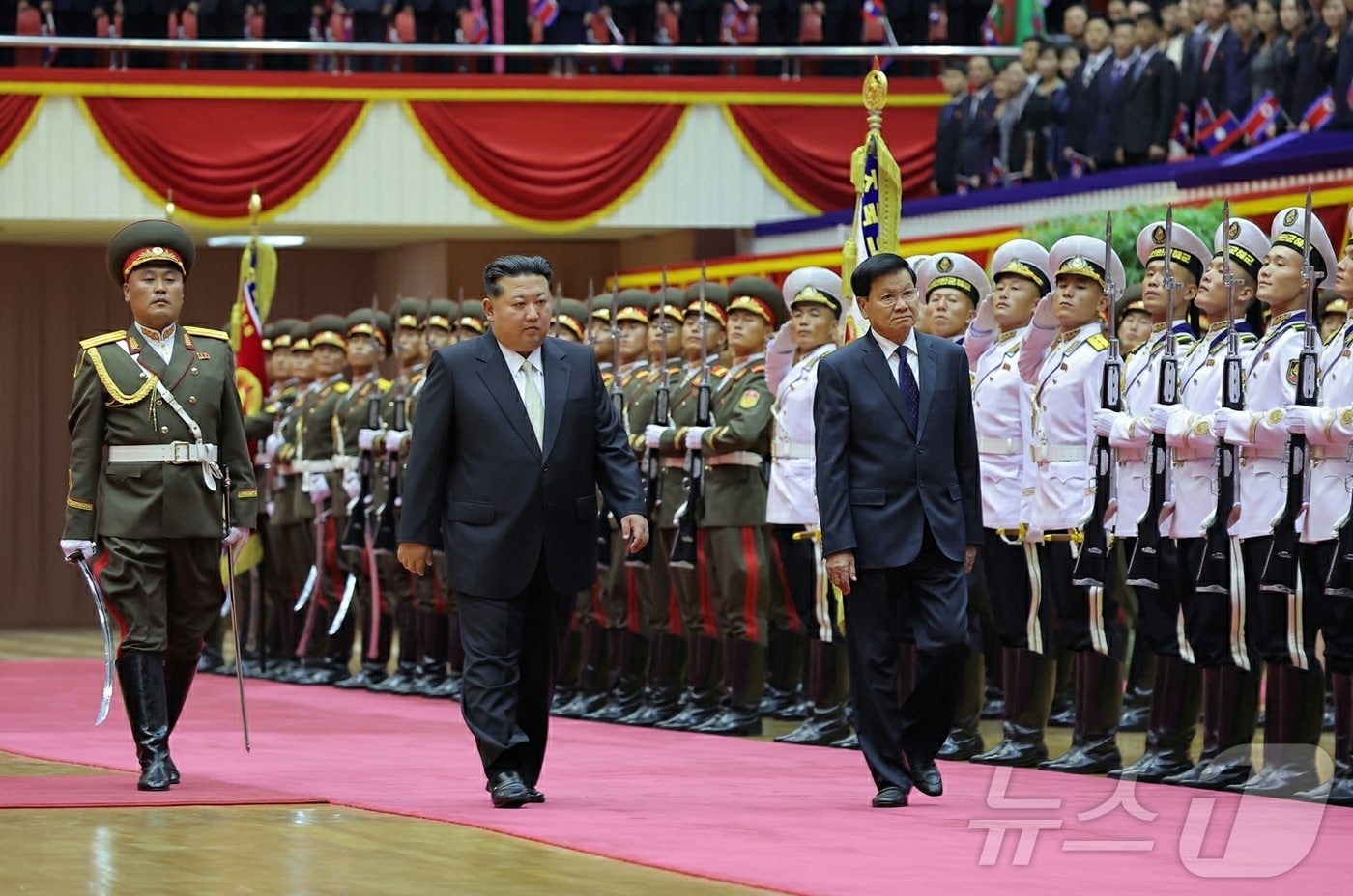 &#40;평양 노동신문=뉴스1&#41; = 북한 노동당 기관지 노동신문은 8일 “조선노동당 총비서이시며 조선민주주의인민공화국 국무위원장이신 경애하는 김정은동지께서 10월 7일 조선노동당창건 80돐&#40;주년&#41; 즈음하여 우리 나라를 축하방문하고있는 라오스인민혁명당 중앙위원회 총비서이며 라오스인민민주주의공화국 주석인 통룬 씨쑤릿&#40;시술릿&#41; 동지와 회담하시였다”고 보도했다. 북한은 같은 날 시술릿 주석의 방북을 환영하는 의식을 치렀다. [국내에서만 사용가능. 재배포 금지. DB 금지. For Use Only in the Republic of Korea. Redistribution Prohibited] rodongphoto@news1.kr