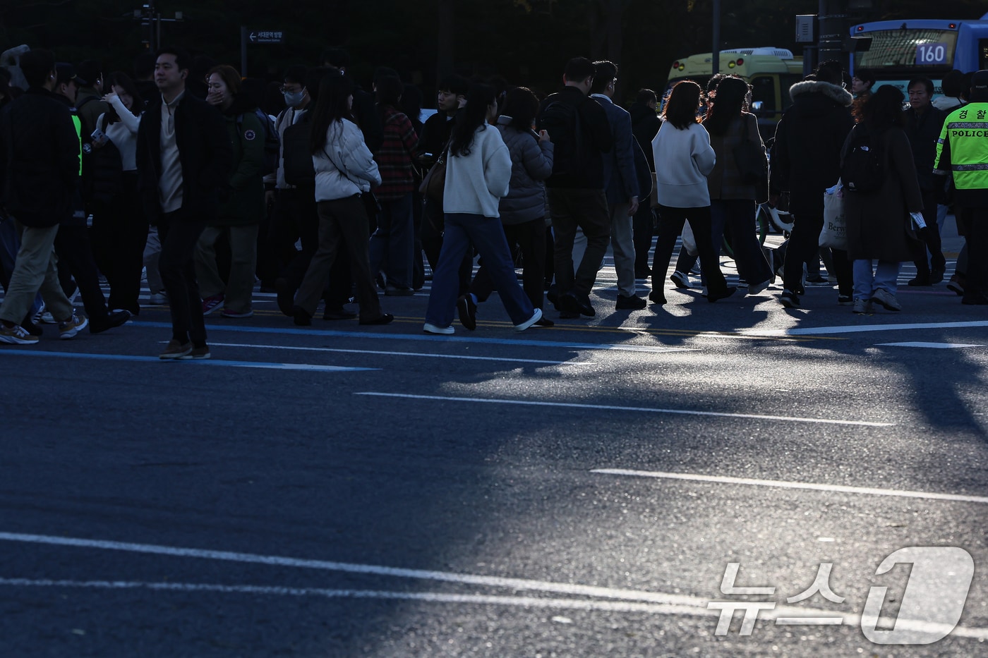 두터운 옷 입은 출근길 시민들.(뉴스1 DB)