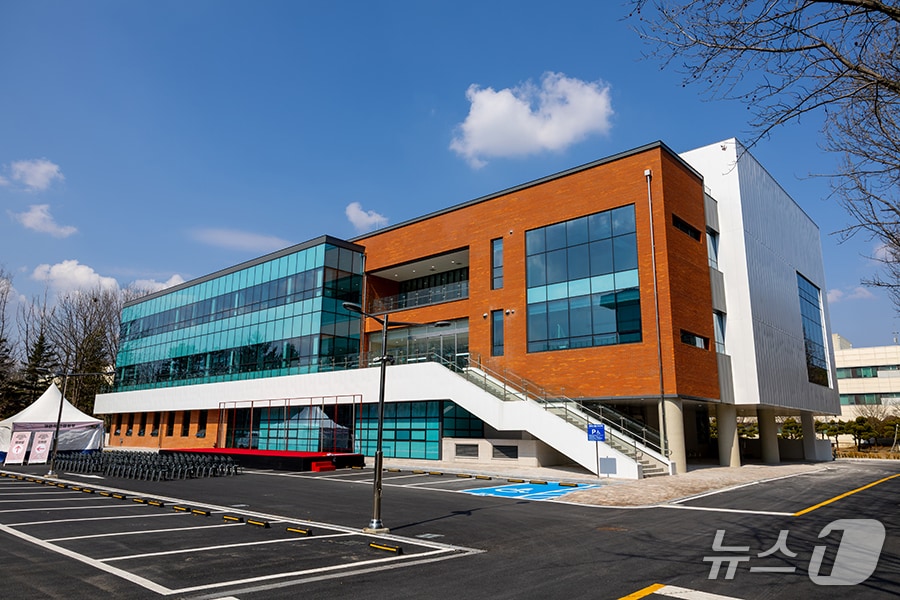 화학연 화학소재부품 상생기술협력센터 상용화 연구 본격화 - 뉴스 썸네일 이미지