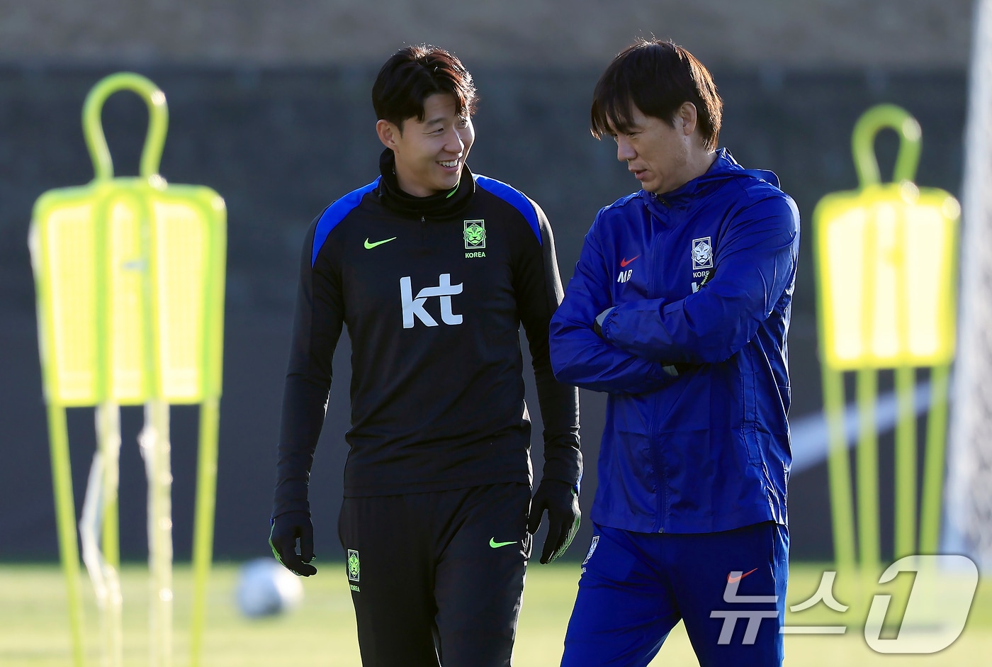 대한민국 축구 국가대표팀 홍명보 감독과 손흥민. ⓒ 뉴스1 박정호 기자