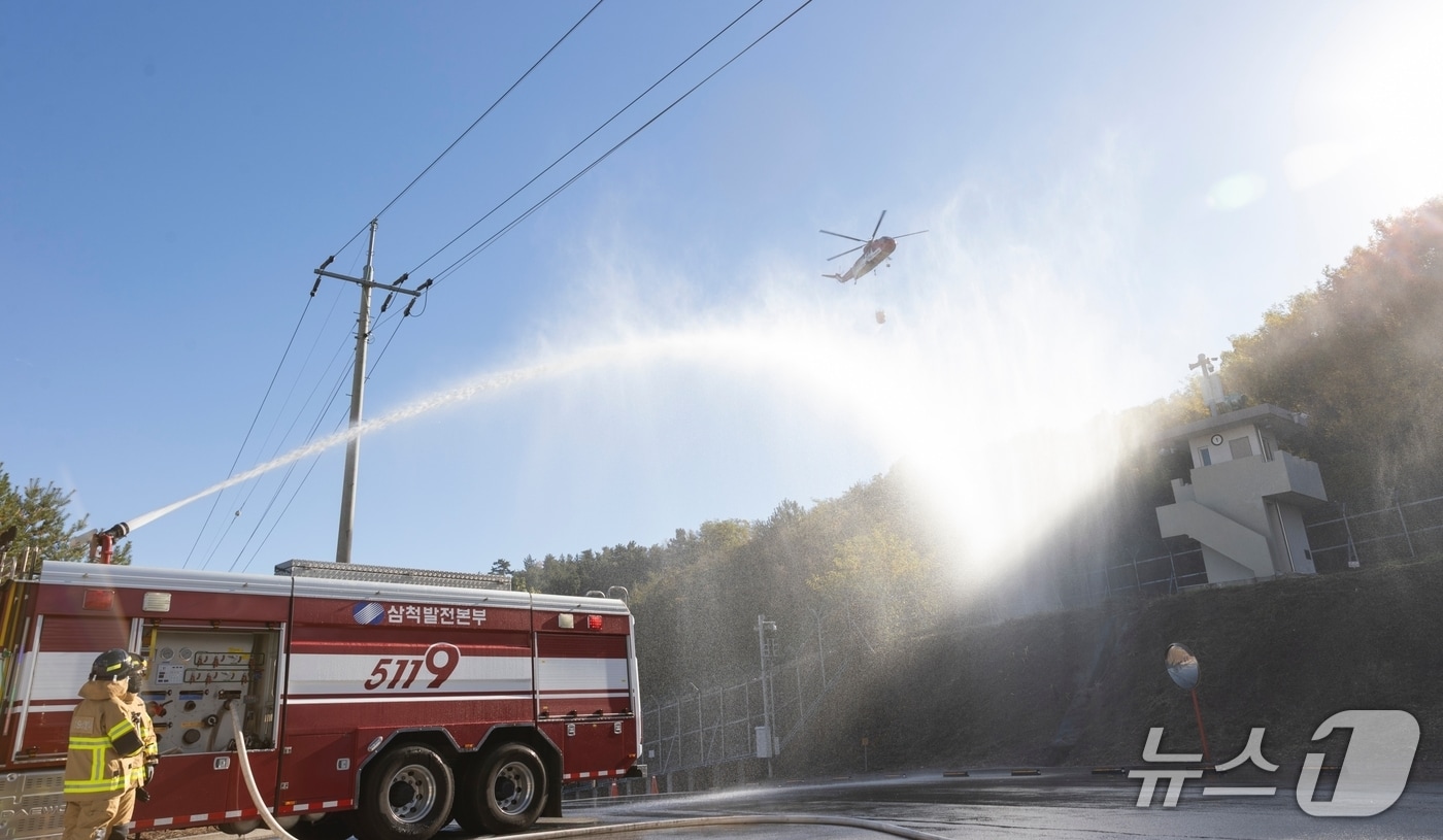 11일 남부발전 삼척빛드림본부에서 실시된 합동 재난훈련 모습 (남부발전 제공. 재판매 및 DB금지)