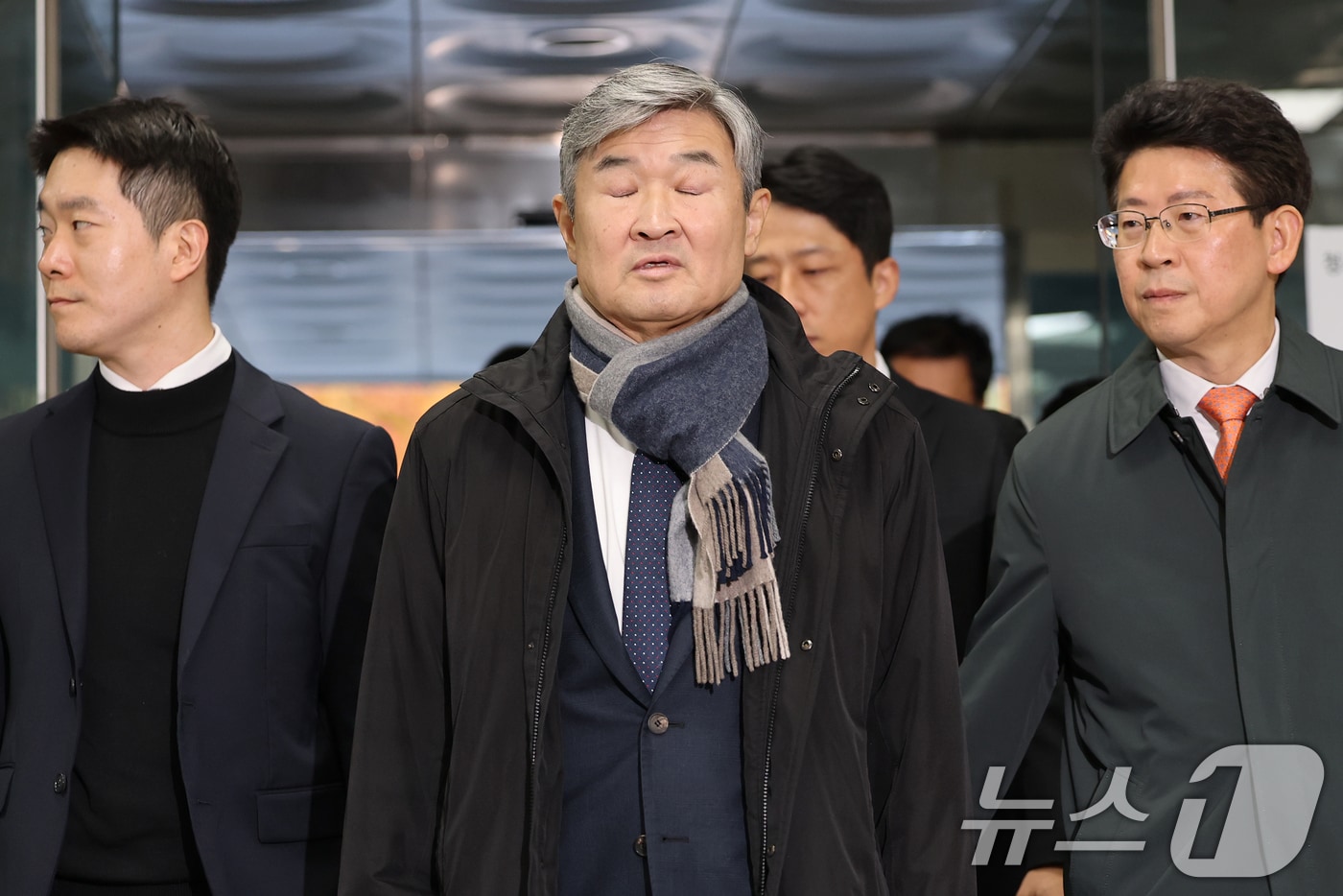 12·3 비상계엄 사태에 연루된 조태용 전 국가정보원장이 11일 오전 서울 서초구 서울중앙지방법원에서 열린 구속 전 피의자 심문(영장실질심사)에 출석하고 있다./뉴스1 ⓒ News1 오대일 기자