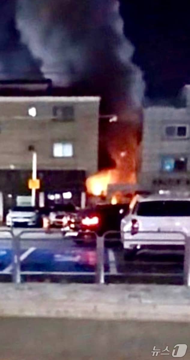 화재 현장. &#40;경기도소방재난본부 제공. 재판매 및 DB 금지&#41; 2025.11.11/뉴스1