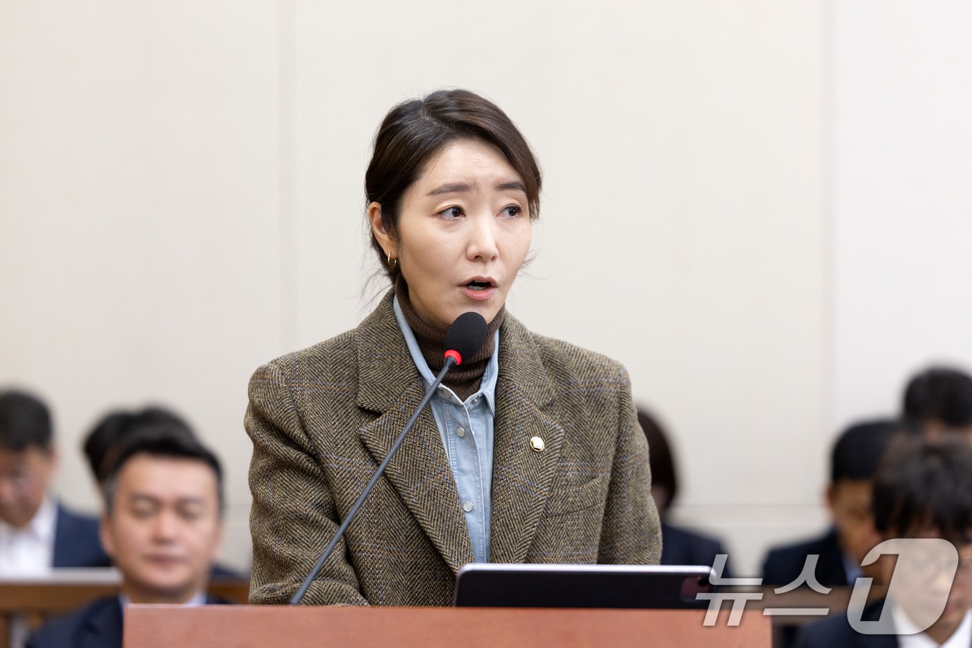 강선우 더불어민주당 의원이 12일 서울 여의도 국회에서 열린 제429회국회(정기회) 기획재정위원회 제6차 전체회의에서 관세법 일부개정법률안 관련 제안 설명을 하고 있다. 2025.11.12/뉴스1 ⓒ News1 이승배 기자