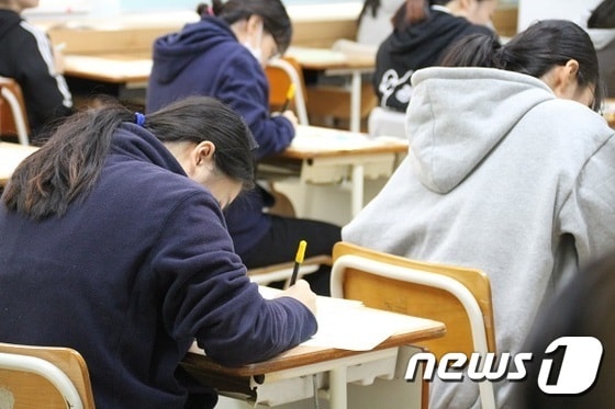 충남 홍성여고에서 수험생들이 수능시험을 치르고 있다. ⓒ News1