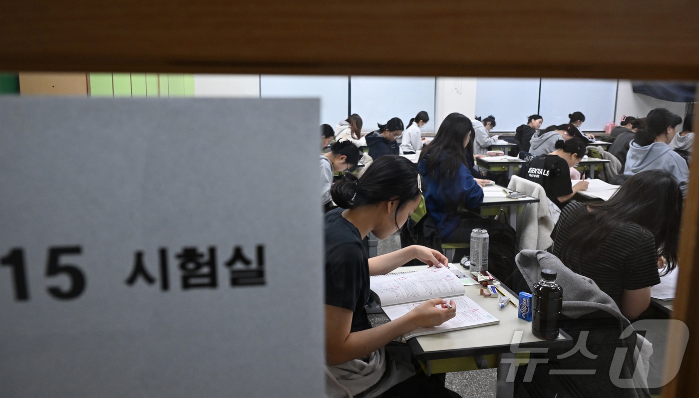 '수능 총괄' 새 평가원장 후보 3명 압축...김문희·박창언·조상식 - 뉴스 썸네일 이미지