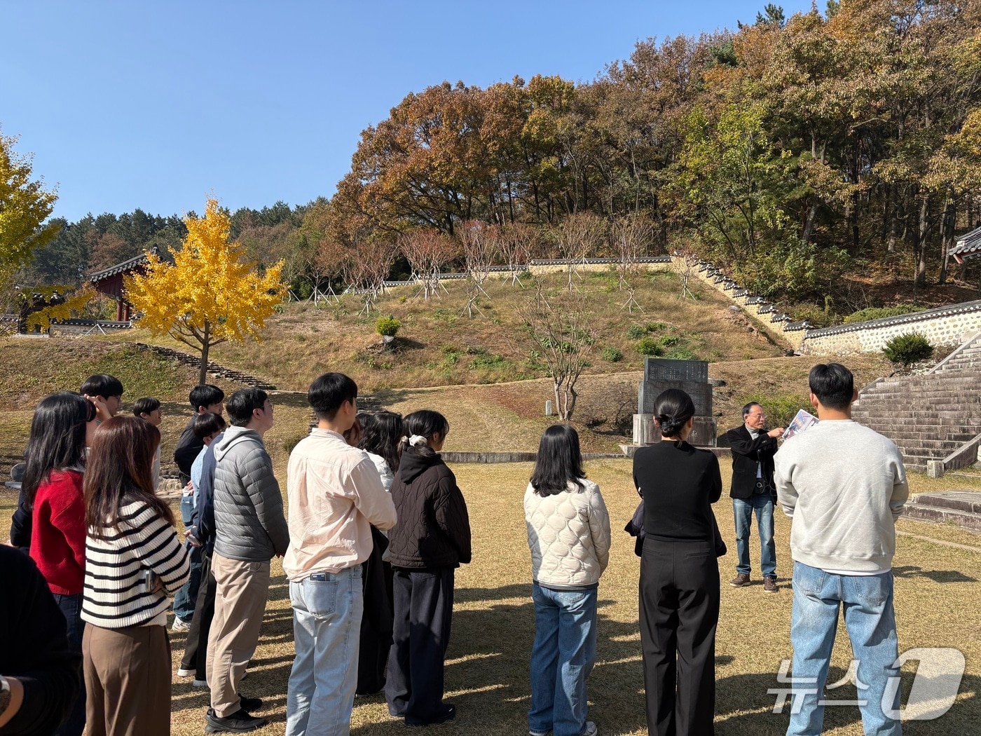 13일 대구 달성군 혁신주니어보드 단원들이 하빈면 육신사를 방문해 문화해설을 듣고 있다.&#40;대구 달성군 제공. 재판매 및 DB금지&#41;