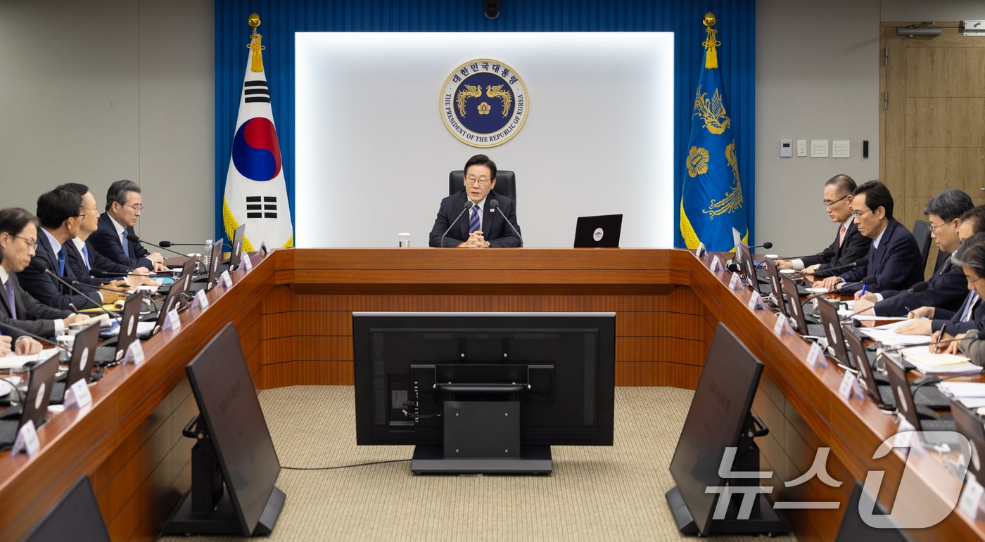 이재명 대통령이 13일 서울 용산 대통령실 청사에서 열린 수석보좌관회의에서 발언하고 있다. (대통령실 제공. 재판매 및 DB 금지) 2025.11.13/뉴스1 ⓒ News1 허경 기자