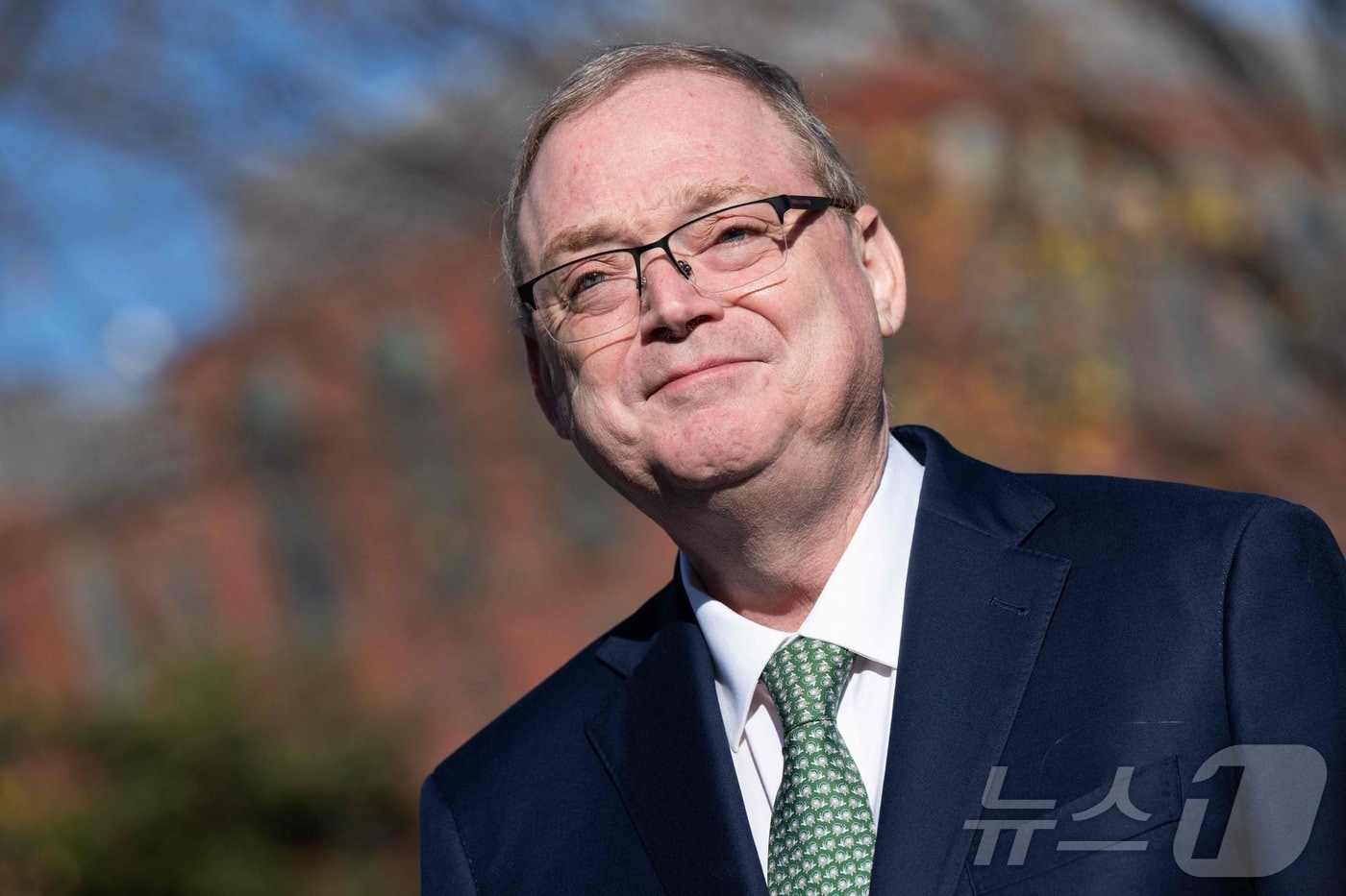 케빈 해싯 미국 백악관 국가경제위원회 위원장이 13일(현지시간) 워싱턴DC 백악관에서 기자들과 만나 질문을 듣고 있다. 2025.11.13. ⓒ AFP=뉴스1