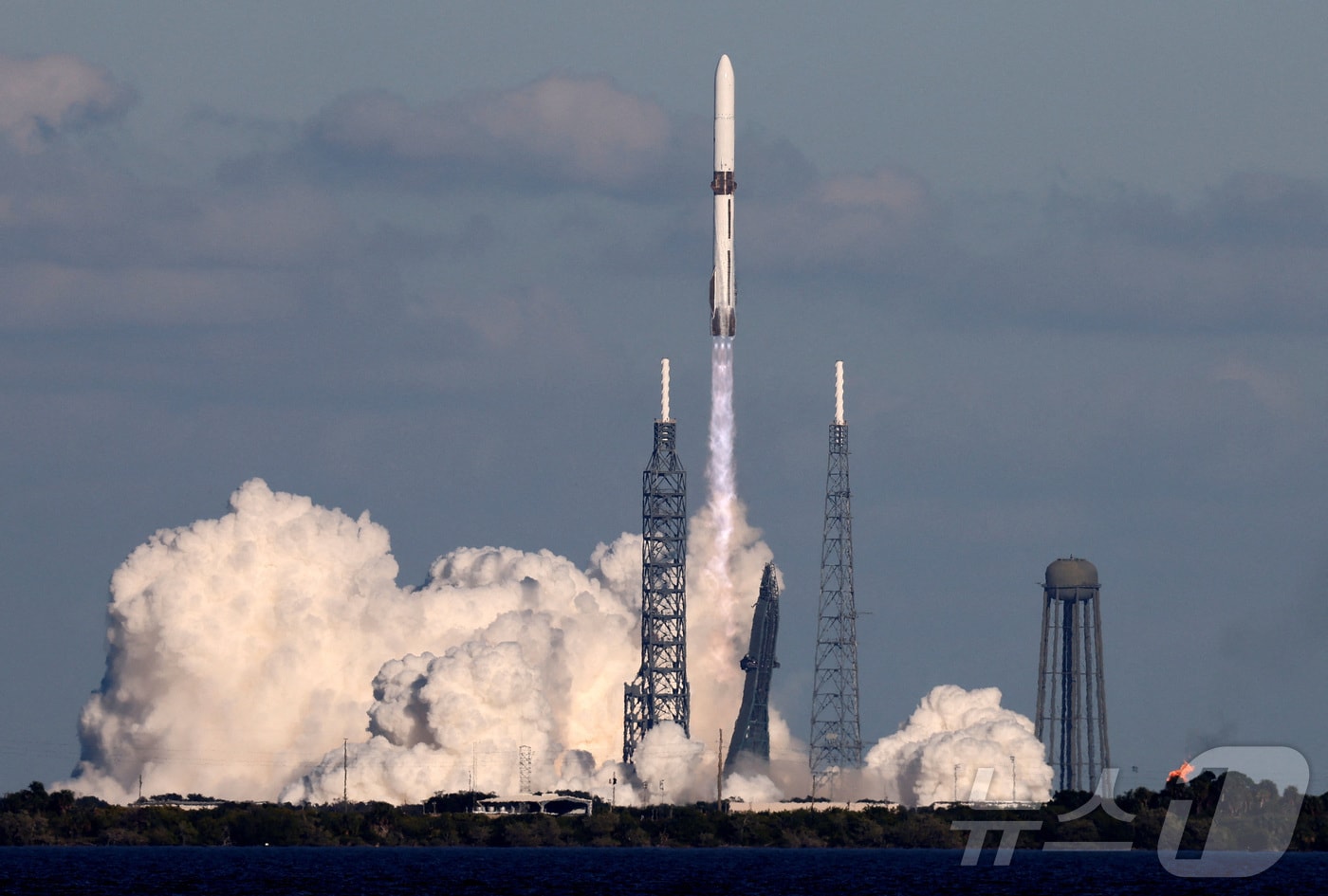 베이조스 블루오리진, 나사 화성탐사위성 탑재 뉴글렌 로켓 발사