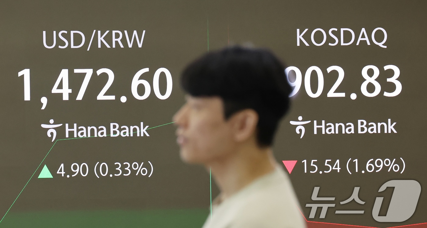 서울외환시장에서 달러·원 환율은 전일 오후 3시 30분 주간종가 대비 4.2원 오른 1471.9원에 출발했다. 2025.11.14/뉴스1 ⓒ News1 장수영 기자