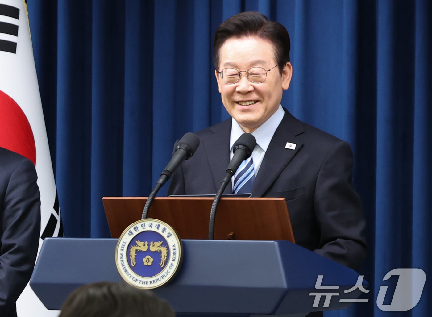 이재명 대통령이 지난 14일 서울 용산 대통령실 청사에서 한·미 팩트시트 타결 결과를 발표한 뒤 기자들의 질문에 답변하고 있다. 2025.11.14/뉴스1 ⓒ News1 허경 기자