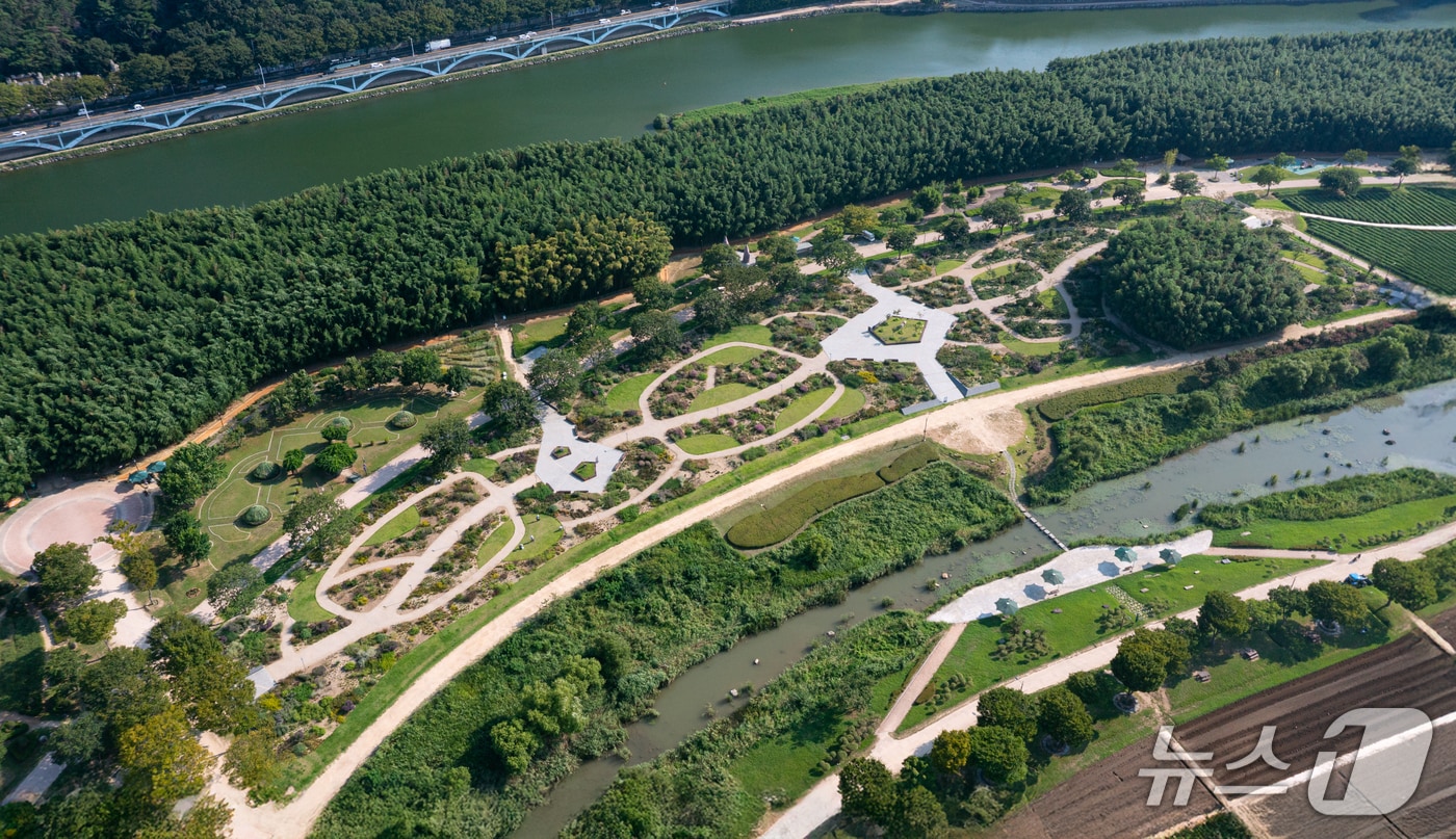 울산 태화강국가정원에 조성된 자연주의정원. (울산시 제공. 재판매 및 DB 금지) /뉴스1