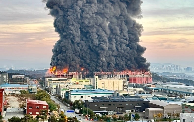 이랜드 화재 관련 뉴스 - 이랜드 물류센터 화재 지하까지 확산…8시간째 진화 중