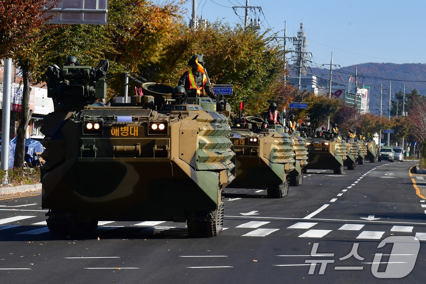 경북 포항시 남구에서 해병대1사단 KAAV(한국형상륙돌격장갑차)부대가 훈련장으로 이동하고 있다. 2025.11.15/뉴스1 ⓒ News1 최창호 기자