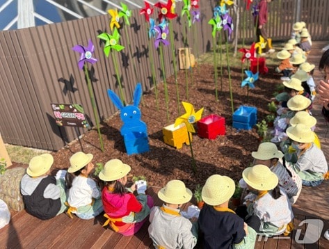 어린이 정원 가꾸기 프로그램 '꿈을 그린 원정대' 모습.(부산시 제공. 재판매 및 DB금지)