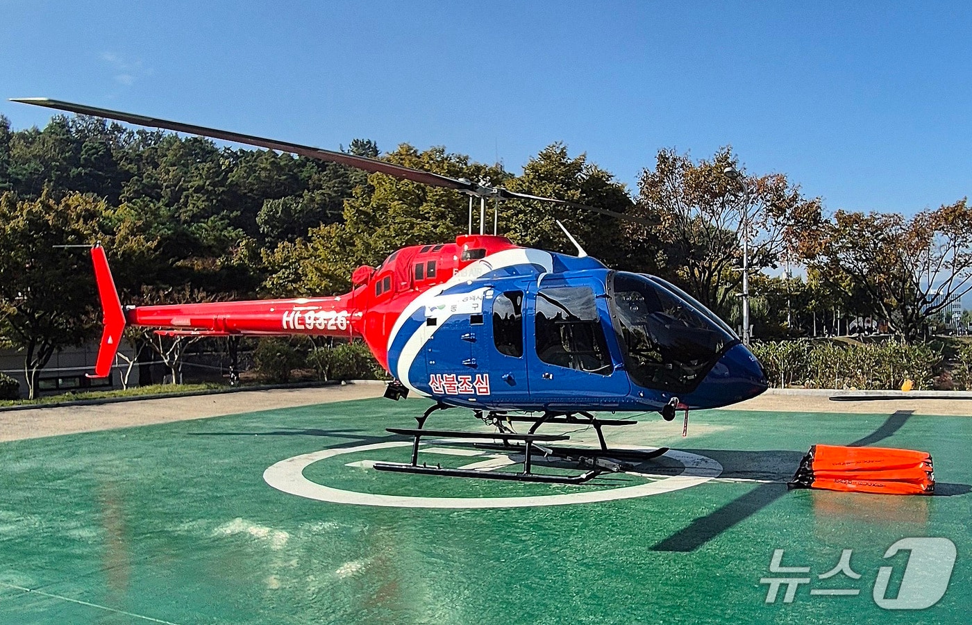 대구 동구에 도입된 최신형 산불 진화 임차 헬기 'BELL 505'.(대구 동구 제공. 재판매 및 DB금지).