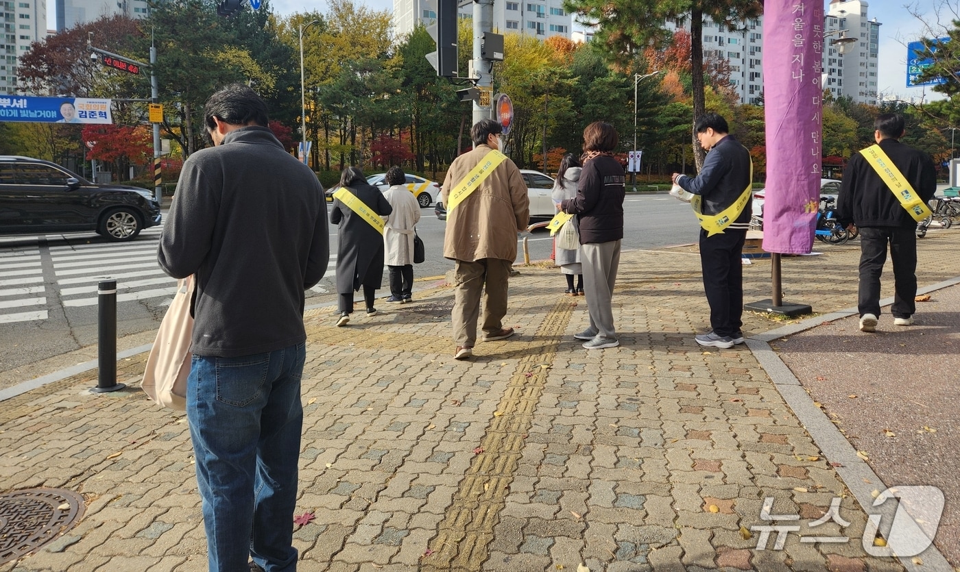경기 수원시 영통구 안전점검의 날 캠페인. (영통구 제공. 재판매 및 DB 금지) 2025.11.17/뉴스1