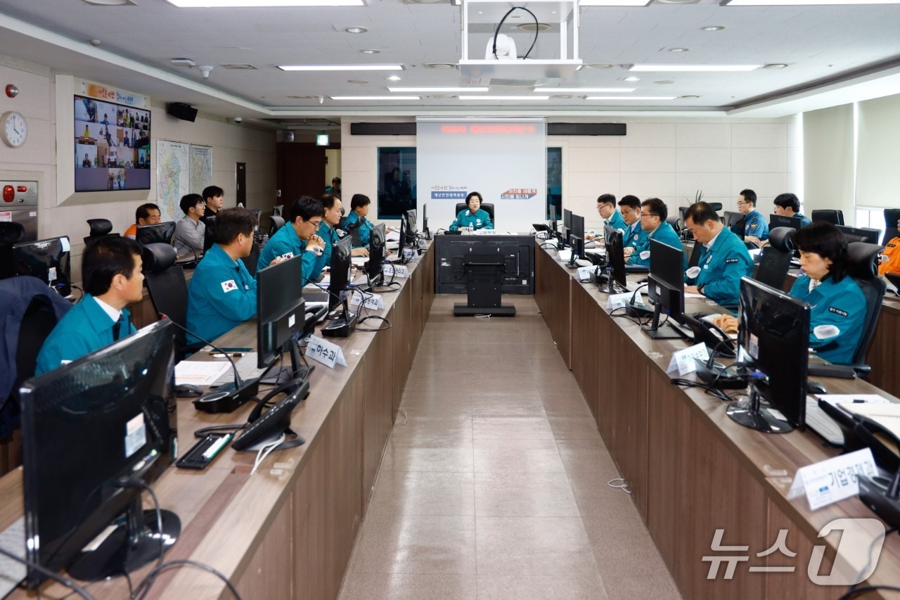 김경희 시장이 재난 대책회의를 주재하고 있는 모습.(이천시 제공)