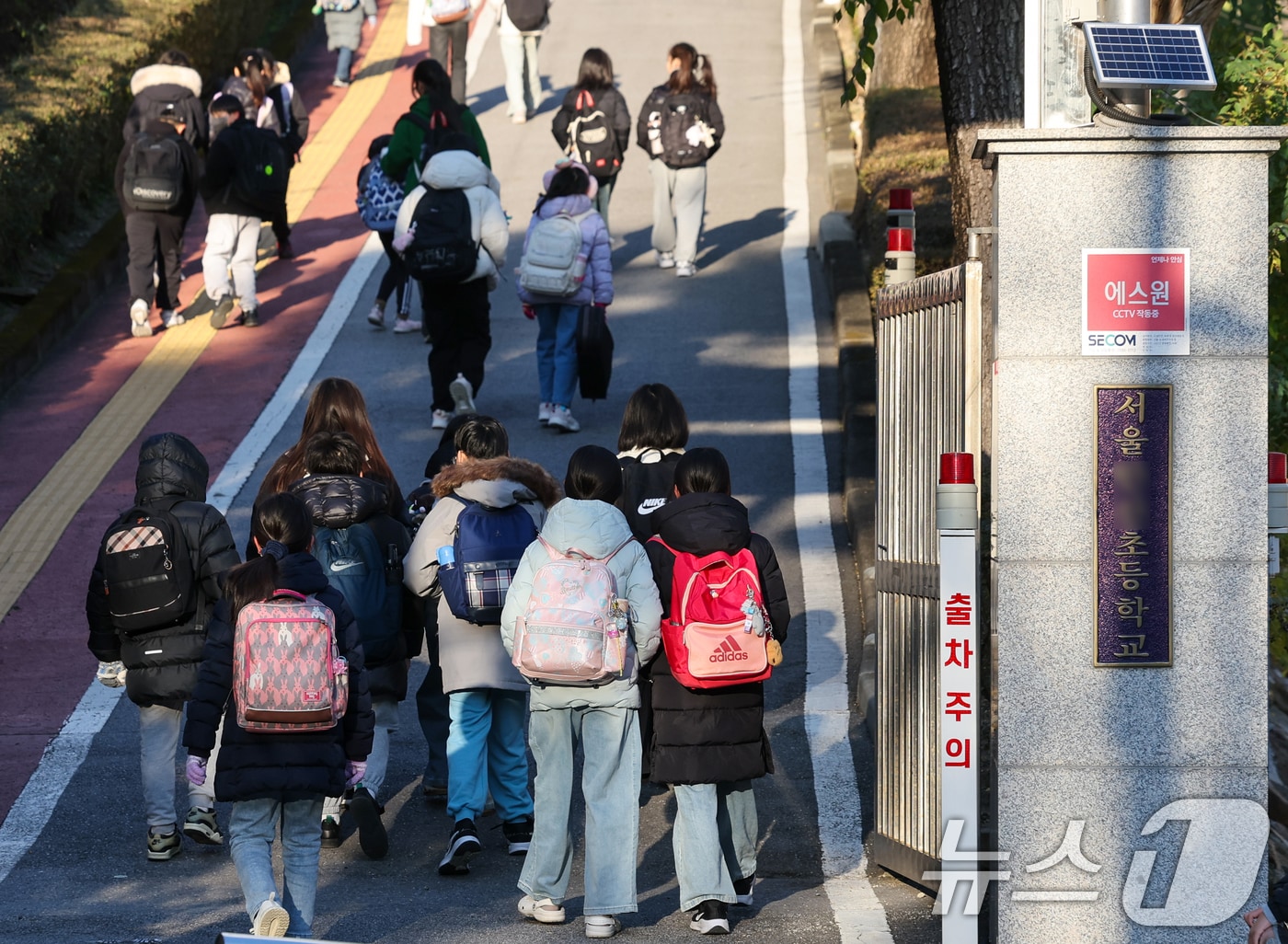 초등학생 희망직업 1위는 운동선수...고교생 '생명과학자' 선호도 ↑ - 뉴스 썸네일 이미지