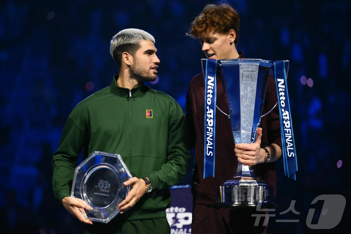 얀니크 신네르&#40;오른쪽&#41;와 카를로스 알카라스. ⓒ AFP=뉴스1