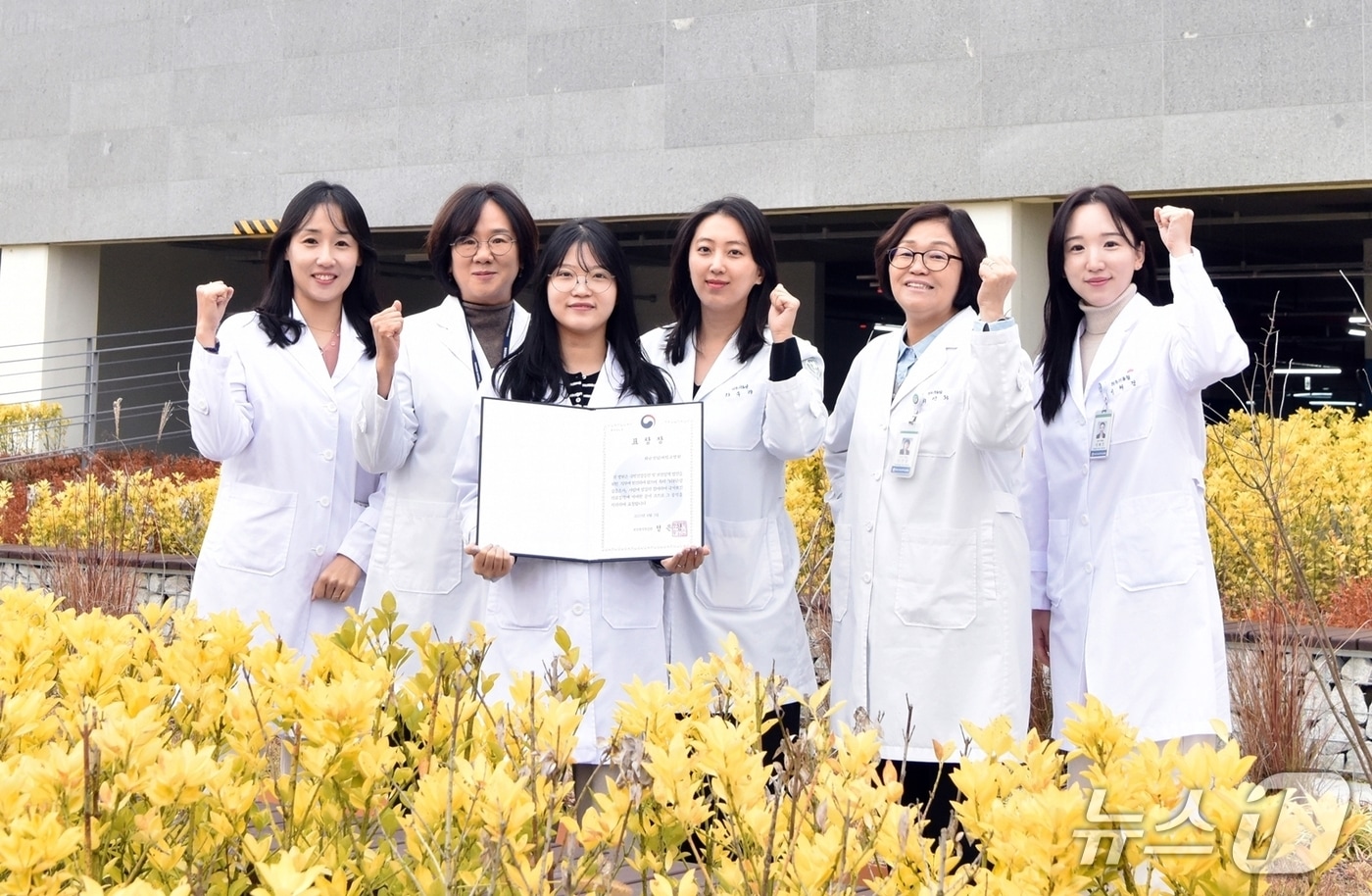 가 차원의 손상 예방, 보건의료 전략 마련에 핵심 역할을 한 화순전남대병원 의무기록팀.&#40;화순전남대병원 제공. 재판매 및 DB 금지&#41; 2025.11.19