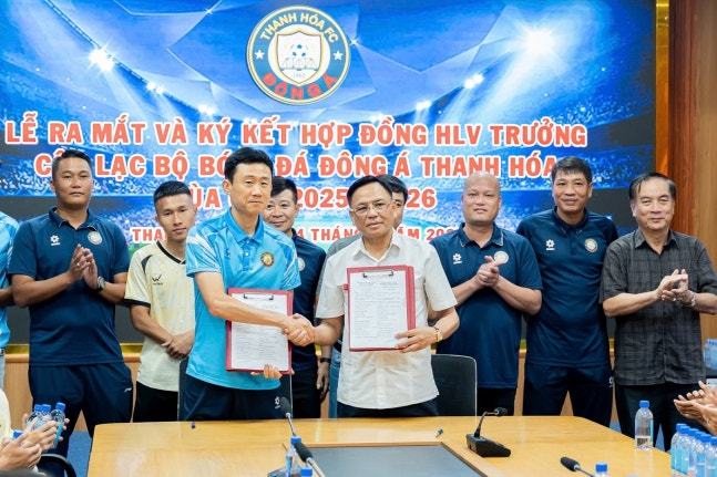  최원권 감독이 3개월 만에 구단과 상호 합의 이별했다..(디제이매니지먼트 제공)