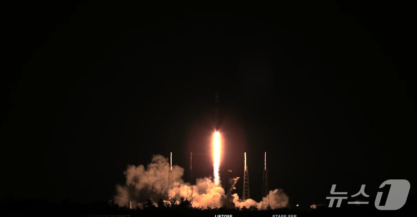 2일 미국 플로리다주 케이프커내버럴 우주군 기지에서 우리 군의 군사정찰위성 5호기가 발사됐다. &#40;스페이스 X 제공&#41;