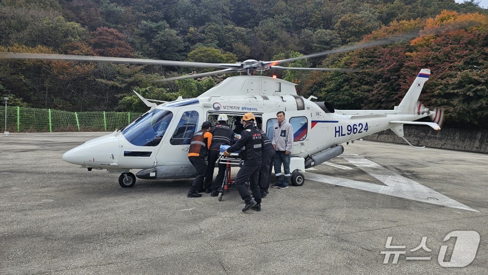 11일 전북소방본부에 따르면 전날(1일) 낮 12시11분께 완주군 운주면 대둔산 마대봉 인근에서 암벽 등반 중이던 A 씨(60대)가 50m 아래로 추락하는 사고가 발생했다.(전북소방 제공. 재판매 및 DB금지)2025.11.2/뉴스1