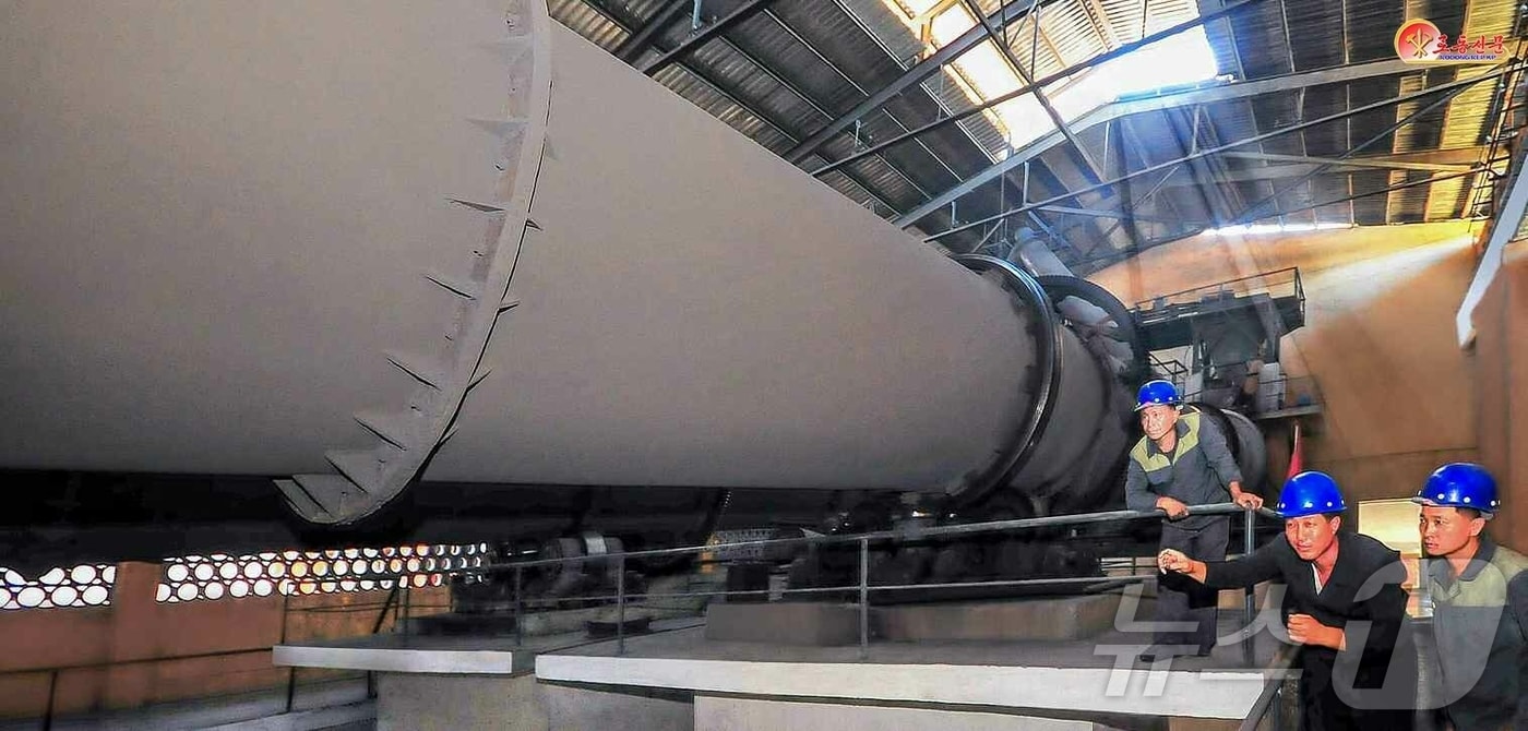 &#40;평양 노동신문=뉴스1&#41; = 북한 노동당 기관지 노동신문은 20일 문평제련소에서 &#34;9차 대회를 빛나는 노력적 성과로 맞이할 기세드높이 생산 투쟁을 힘있게 벌리고 있다＂고 보도했다. [국내에서만 사용가능. 재배포 금지. DB 금지. For Use Only in the Republic of Korea. Redistribution Prohibited] rodongphoto@news1.kr