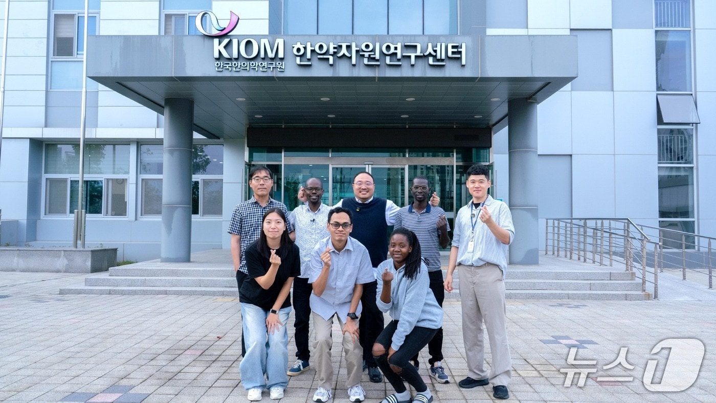 한국한의학연구원 한약자원연구센터 강영민 박사 연구팀(한의학연 제공) /뉴스1