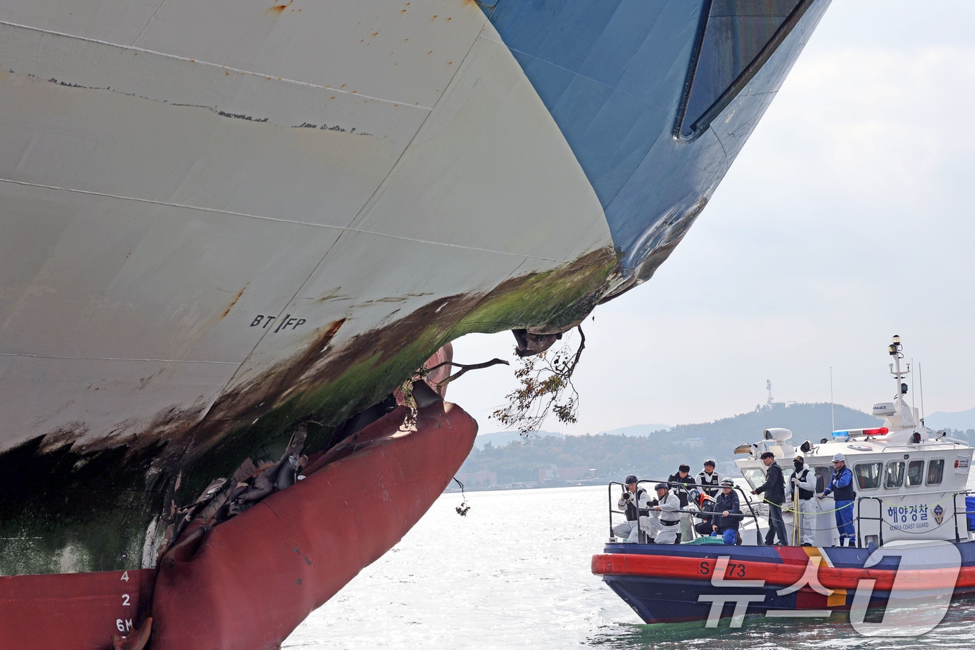 20일 목포해경이 전남 신안 해상에서 퀸제누비아2호 여객선 좌초 사고와 관련해 선체합동감식을 진행하고 있다. 2025.11.20/뉴스1 ⓒ News1 박지현 기자
