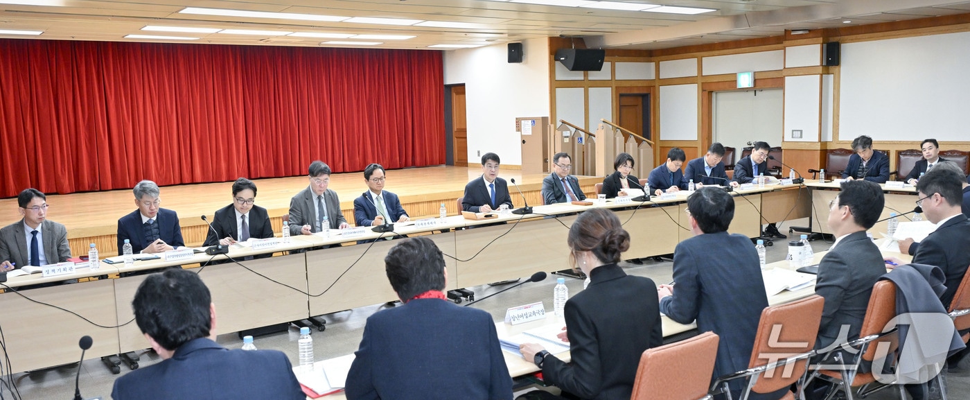 김정기 대구시장 권한대행 행정부시장이 20일 간부회의를 주재하고 있다. &#40;대구시 제공. 재판매 및 DB 금지&#41; 2025.11.20/뉴스1