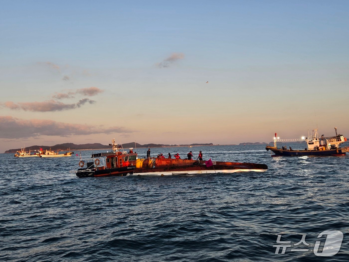  보령 어선 전복 사고 현장. (보령해경 제공, 재판매 및 DB금지) /  뉴스1