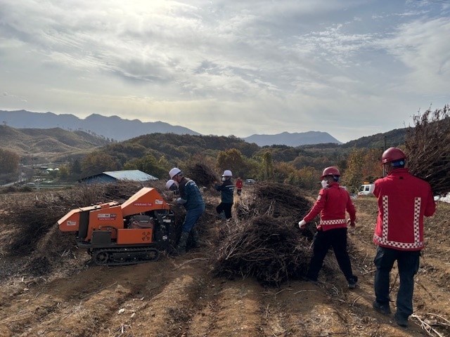 영농부산물 파쇄 모습.(보령시 제공. 재판매 및 DB금지)/뉴스1