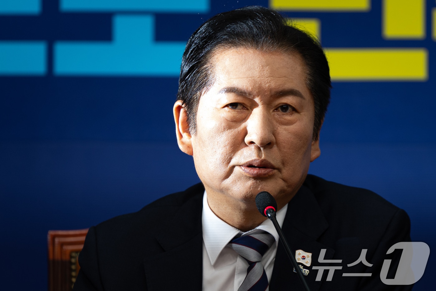 정청래 더불어민주당 대표가 21일 서울 여의도 국회에서 열린 최고위원회의에서 모두 발언을 하고 있다. 2025.11.21/뉴스1 ⓒ News1 유승관 기자