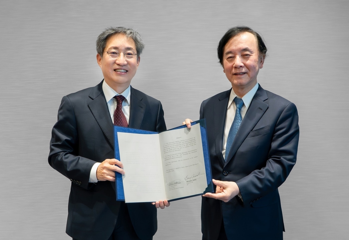 (왼쪽부터) 방문신 SBS 사장, 스기야마 요시쿠니 NTV 회장/SBS 제공